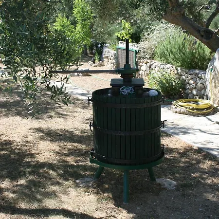 House With A Parking Space - 6770 בית נופש מאקרסקה