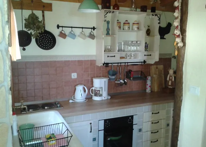 Vakantiehuis House With A Parking Space - 6770 Makarska