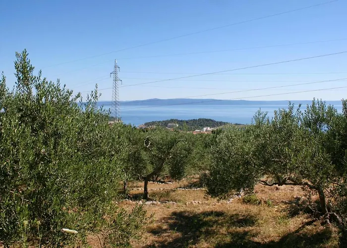 House With A Parking Space - 6770 *