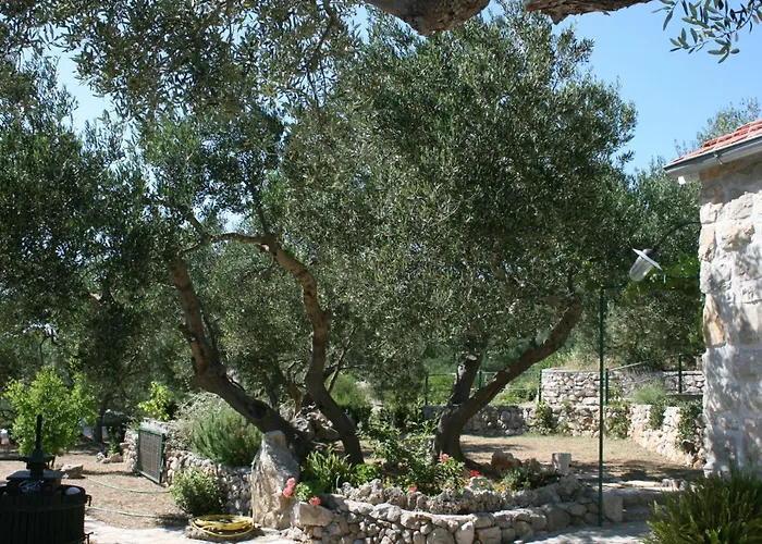 House With A Parking Space - 6770 *