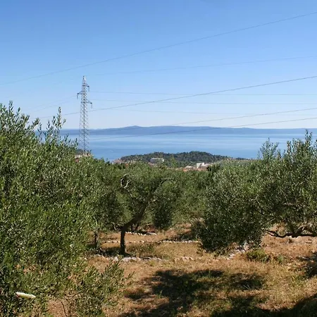 House With A Parking Space - 6770 *