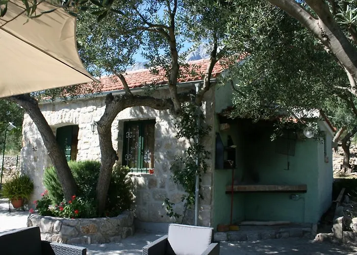 House With A Parking Space - 6770