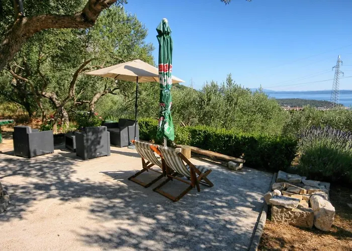 House With A Parking Space - 6770 *